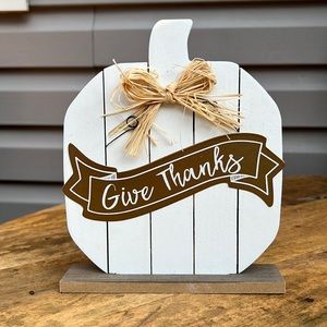 “Give Thanks” sign
